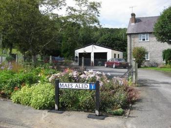 /image/upload/eifion/Arwyddion_Maes_Aled.JPG